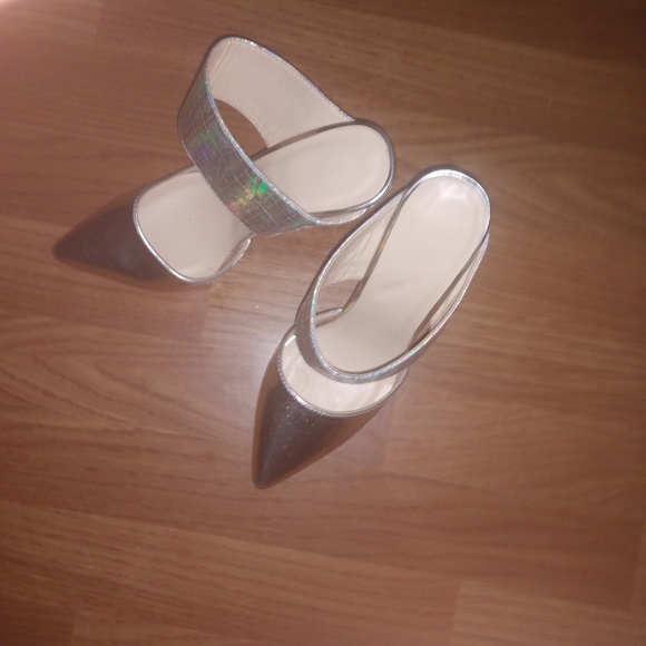 Shoes 7.5-9 - Picture 5 of 8